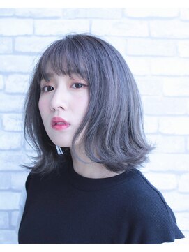 パースィート 目黒(pursuit) 切りっぱなしボブ　グレー　デザインカラー　フェアリー