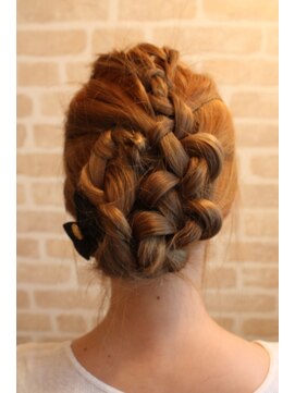 アージュ(Arju) 編み込みアレンジ★