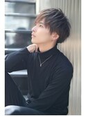 ソフトツーブロックのフェザーマッシュ　短髪　オシャレ感