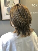 ペネロープ(Penelope)&nbsp;［新宿］ミディアムレイヤー/ハイライト/ベージュ系　担当　夕島