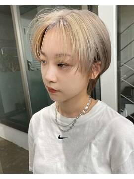 レコ(LECO) ホワイトカラーのハンサムショート