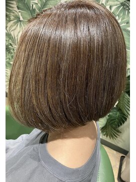 マドゥーズ ヘアショップ(Madoo's hair shop) シルバーハイライト