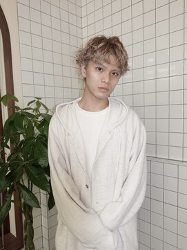 スタニング 渋谷(STUNNING.) ブリーチパーマ/ベージュ/メンズカット