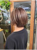白髪ぼかしハイライトとショートボブ