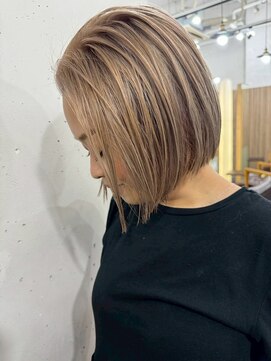 イリ 大阪(ili) ハイライトカラー/ミルクティーベージュ/レイヤーカット