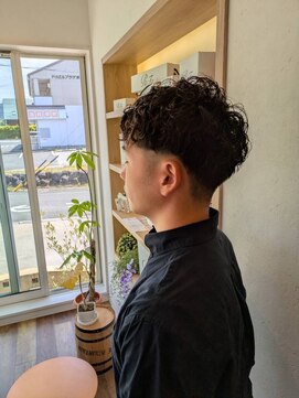 フラップ(FLAP) 刈り上げ×強めパーマ