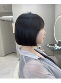 横顔に映える、シンプル美ボブ