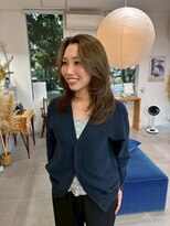 O&nbsp;ミディアムレイヤー韓国風ヘア抜け感顔周りカットくびれヘア