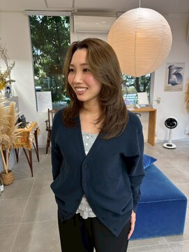 O ミディアムレイヤー韓国風ヘア抜け感顔周りカットくびれヘア