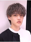 プラチナミルクティー 透明感ブリーチカラー 無造作ヘア