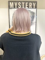 切りっぱなしボブ色素薄めカラーホワイトピンクミルクティー