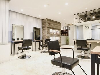 IVY【表参道/韓国ヘア/髪質改善/レイヤーカット/顔周りカット/メンズカット】