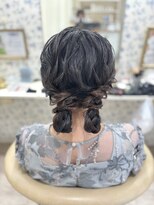 サクララ(Sakura la)&nbsp;ツインシニヨン×リボン／結婚式／お呼ばれヘア／二次会へア