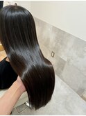 黒髪ロング｜ストレートで魅せるうるツヤ髪