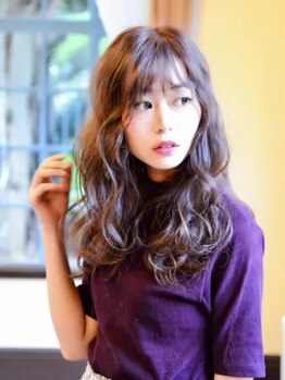 透明感カラーから個性派デザインまで幅広く対応。トレンド×ダメージを抑えた似合わせカラーをご提案♪