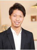 ツーブロックのアップバングでキリッとさわやかスタイル