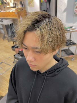 クオンヒール 淀屋橋店(QUON HEAL) スペインカール/スパイキーショート/フェザーパーマ/フェード×