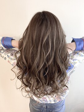 ニルバ(niLva) ハイライトカラー 立体感ヘア 透明感