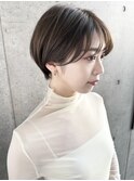 前髪あり丸みショート耳かけマッシュショートことりベージュ
