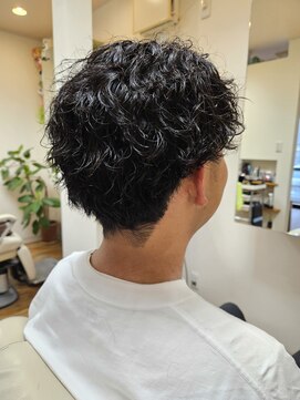 バズ(BUZZ) ツーブロック(センター分け)×ツイスパ