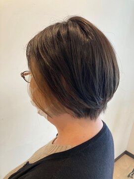 スタジオ アルファプラス 日暮里店(studio α+) ステップボーンカットカットボブショートハイライト白髪ぼかし