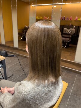 アイコニック 日進梅森台店(ICONIQ) 脱白髪染め/ミルクティーブラウン/切りっぱなしミディ