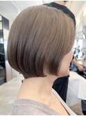 ショートボブくびれショートヘア顔周りレイヤー白髪ぼかし30代