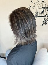 フラワー ナガハマ(Flower Nagahama) 白髪ぼかしハイライト×レイヤーボブ