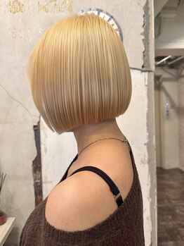ヴィークス ヘア(vicus hair)の写真/講師も務める実力で赤みを抑えた透明感と“褒められる色”を、理論と技術で提案するvicusのデザインカラー