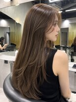 シティ(CITY)&nbsp;柔らかく動くレイヤーカット×透明感シアーベージュ【CHICA】