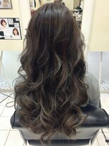 ヘアーデザインムーヴ(Hair design MOVE) グラデーション　白髪ぼかしハイライト　ロング