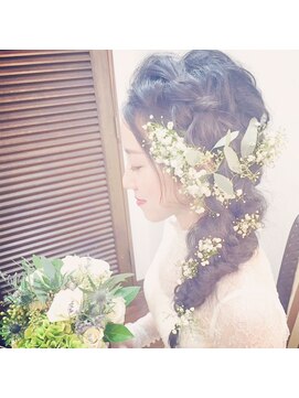 ブラウ ネイル パーティー(Blau Nail Party) サイドにフィッシュボーン編みおろし