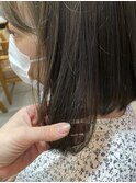 オリーブベージュ