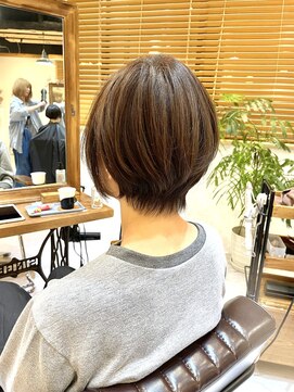 チリンバイロストシティー(Chillin by LOSTCITY) ショートボブ髪質改善白髪ぼかしインナーカラー