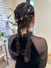 大人可愛いツインヘアセット編み込みおさげアレンジねじり編み