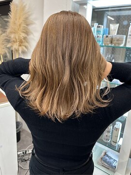 リア(riah) ケアブリーチ/透明感カラー/ベージュ/ミディアム/ウェーブ