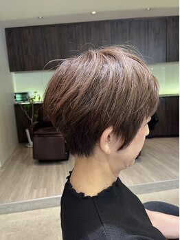 リマヘアー(lima hair)の写真/明るめの白髪染めや白髪ぼかしでしっかり染まり、色持ちも◎艶感のある仕上がりで、大人女性の魅力UP。