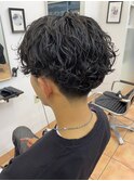 前上がりミディアムパーマ　ツイストスパイラル　ツーブロック