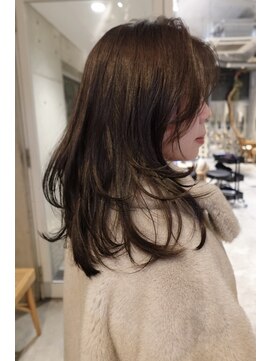 ヒュエ 表参道(Hue) オリーブカラーミディアムレイヤーカット._.