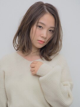 エコロジカルグローブス(ECOLOGICaL GLOBES) グラデーションベージュでつくるニュアンスミディ