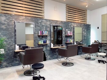 ファム(Fam)の写真/子育て中のパパ・ママにオススメ☆お子様連れも安心◎広いキッズスペースあり☆カット(小学生以下)￥2200～