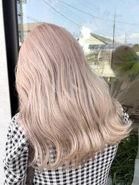 ジゼラ(GISELA) ホワイトベージュ ハイトーン ミルクティーベージュ ブリーチ