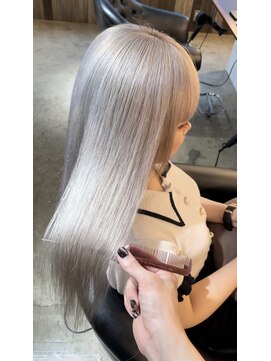 ビハインドザカーテン(BEHIND THE CURTAIN) ハイトーンカラー×ホワイトグレージュ