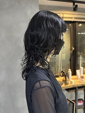 リュッカ(Lyuck) 【MANA】ウルフ/レイヤー/パーマ/黒髪/ウルフパーマ