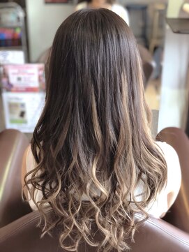 トゥエンティーフォー(24) ブリーチ卒業！エクステでグラデーションカラー再現☆