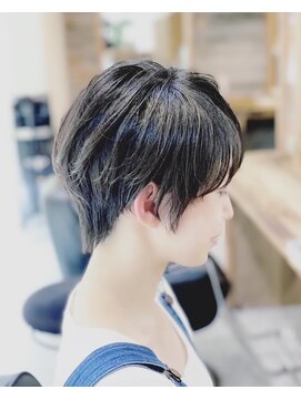 サーティースリー 石川町店(Thirty3) 耳だし小顔ショート