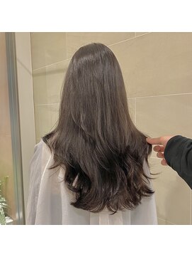 イミ(imi) グレージュカラー/韓国風レイヤー/小顔カット/韓国風パーマ
