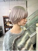 ホワイト×ショートボブ