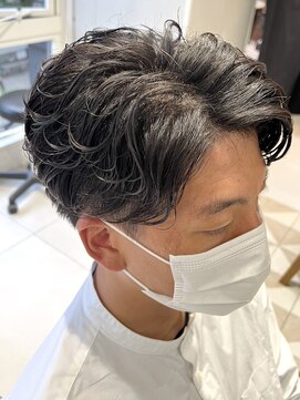 アーサス ヘアー デザイン 鎌ヶ谷駅前店(Ursus hair Design by HEADLIGHT) メンズ ショート ニュアンスパーマ センターパート