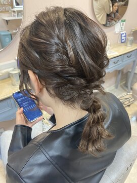 プーペ(pupe) ローポニーアレンジ